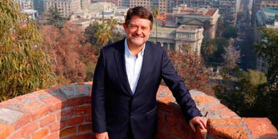 Claudio Orrego es el nuevo presidente de S Santiago